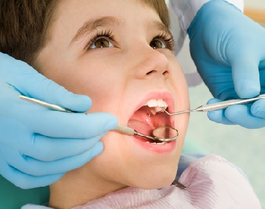 Demineralizace dočasných i stálých zubů u dětí? Co to je a jak to řešit?