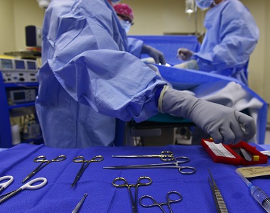 Pupeční kýla v jednodenní chirurgii vs. běžná operace v nemocnici