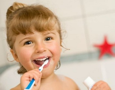 Kdy jít s dětmi poprvé na preventivní stomatologickou prohlídku a jak probíhá?