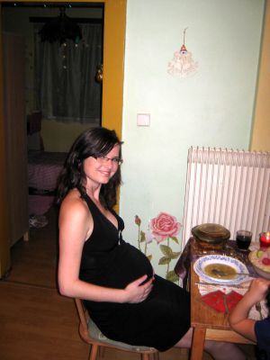 Lillynka u stolu