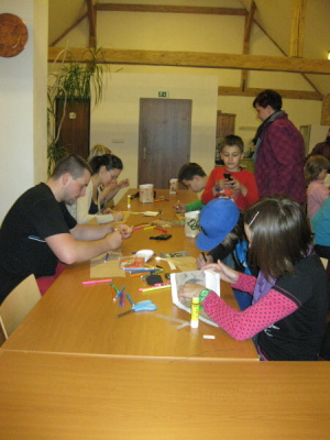 Výroba lampiónů - Hospodářský dvůr Bohuslavice - sraz Babyonline 2014