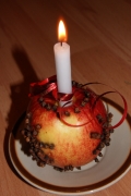 Svícínek v jablíčku od Marušky a babi