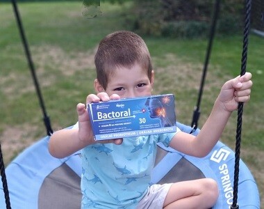 Renáta (1. měsíc): Lékař nám doporučil probiotika Bactoral a už po měsíci bílý povlak na mandlích výrazně ustoupil