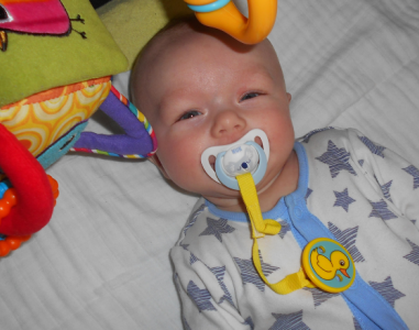 V šuplíku mi leží 15 dudlíků, NUK STAR je jediný, který syn přijal