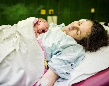 Ambulantní porod jako bezpečnější alternativa porodům doma