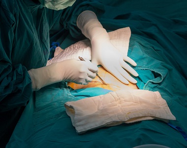 Operační porod císařským řezem