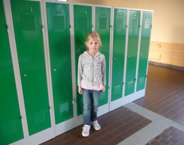 Duben: velikonoční školní jarmark, třídní schůzky