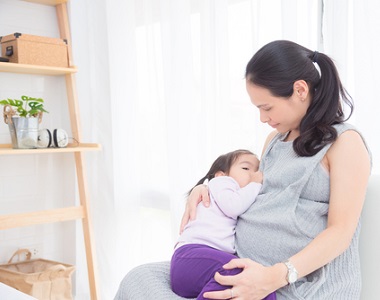 Je kojení překážkou otěhotnění?