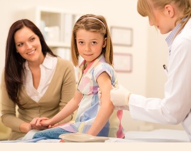 Očkovat nebo neočkovat? Imunitní reakce po očkování a při nemoci