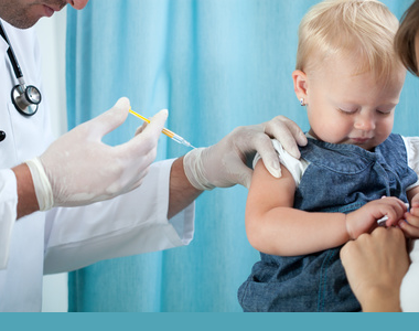 Počátky očkování, úmrtnost na onemocnění dříve a v současnosti, složení vakcín dříve