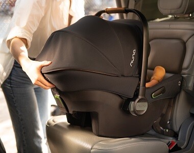 Revoluce v cestování s miminky. Nuna představuje první autosedačku se zabudovanými ISOFIX konektory