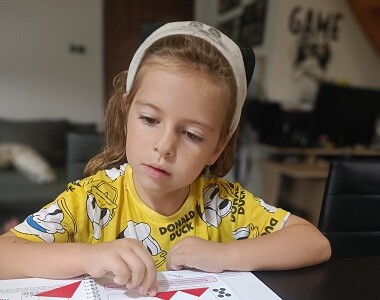 1. Nikolka se s úkoly v prvním měsíci předškolní přípravy vypořádala na jedničku