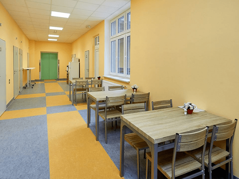 Nemocnice SlanýChodba na oddělení šestinedělí