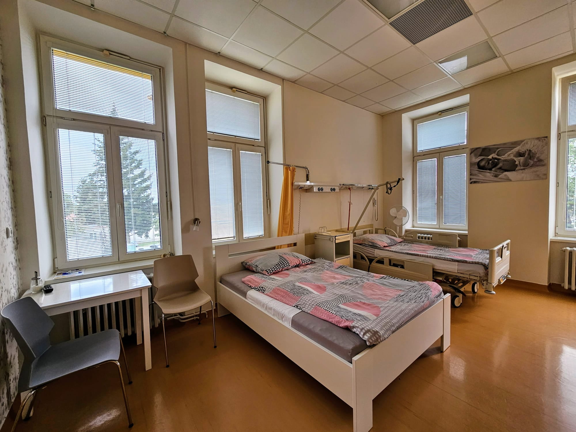 Nemocnice Jindřichův Hradec, a.s.Nadstandardní pokoj šestinedělí