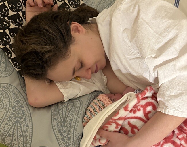 Porodní příběh Báry: Dlouhé kontrakce, hrozba akutního císaře a dojemný konec po 40 hodinách