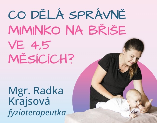 Co dělá správně miminko na břiše ve 4,5 měsících?