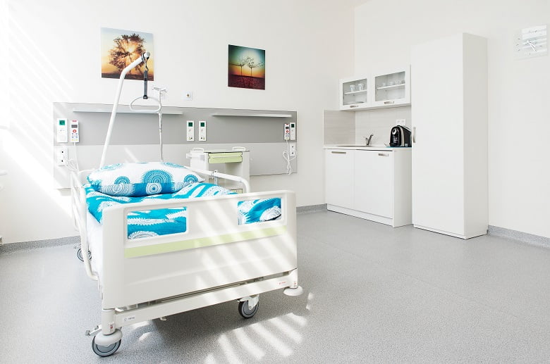 Nemocnice Roudnice nad Labem s.r.o.Nadstandardní pokoj na oddělení šestinedělí