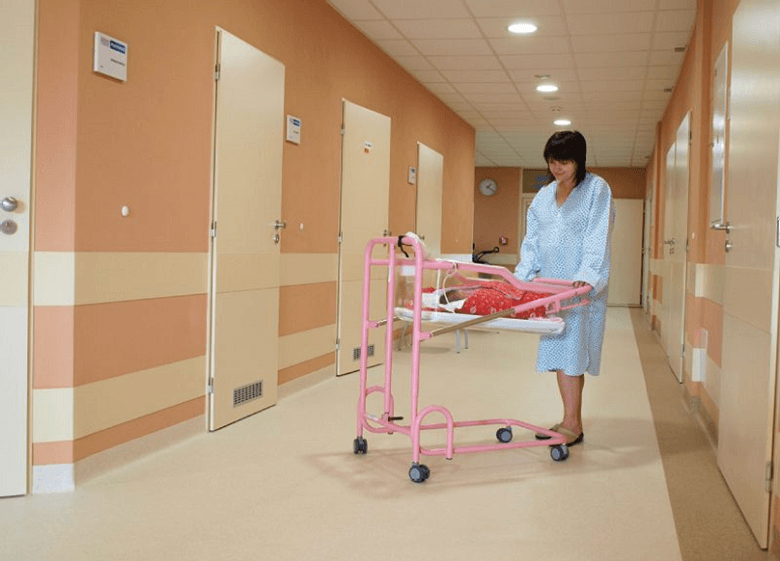 Nemocnice Šternberk, Středomoravská nemocniční a.s. Člen skupiny AGELPorodní lůžkové oddělení – chodba