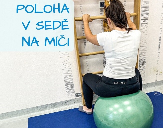 Poloha před porodem v sedě na míči