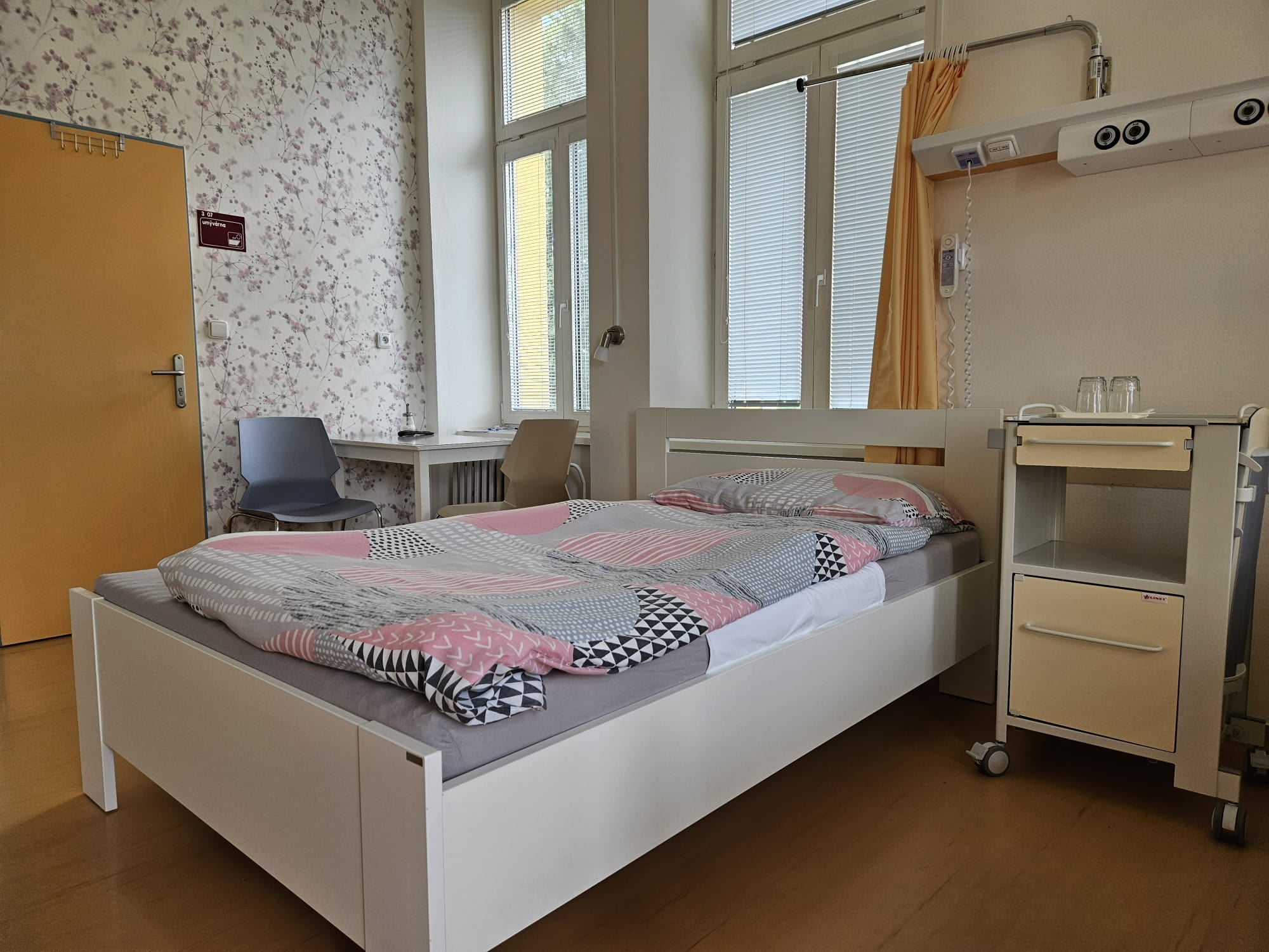 Nemocnice Jindřichův Hradec, a.s.Nadstandardní pokoj šestinedělí