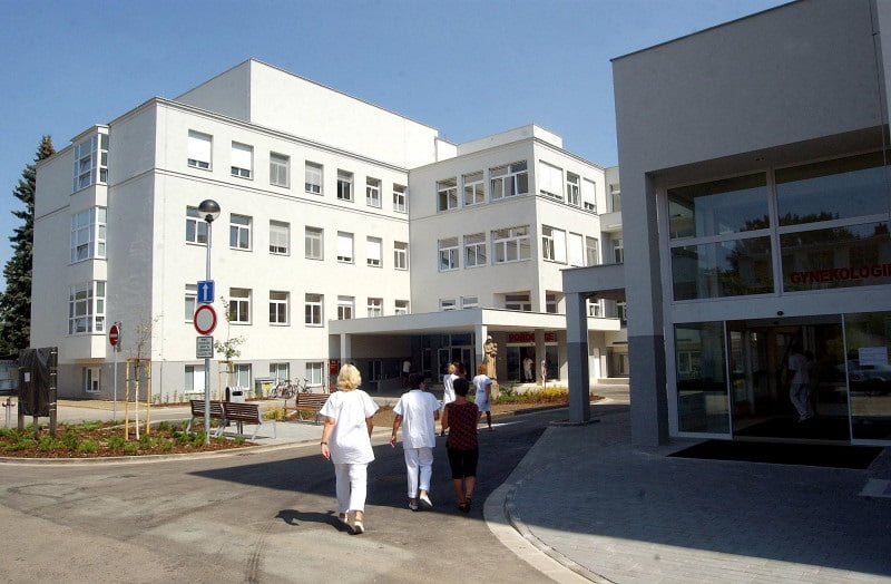 Fakultní nemocnice Hradec KrálovéBudova PGK
