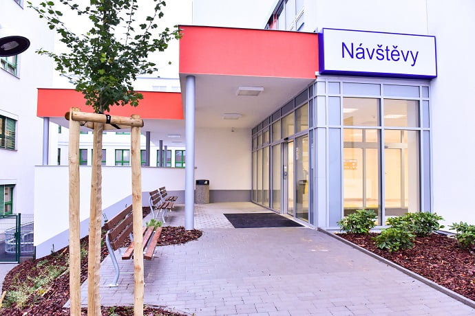 Nemocnice České Budějovice, a.s.Přízemí – vstup pro návštěvyTento moderní objekt odpovídající požadavkům 21. století naleznete v Horním areálu Nemocnice České Budějovice, a.s. v pavilonu K.