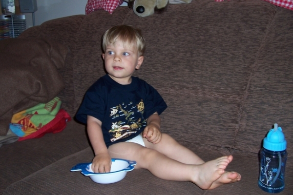19057