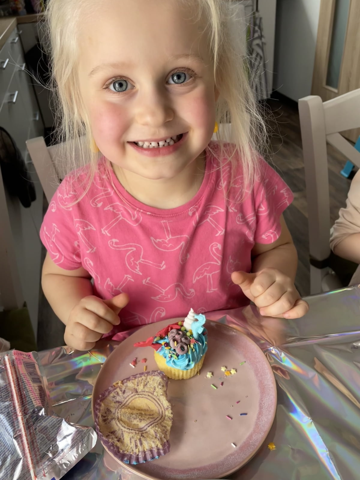 Any si tvořila cupcake na oslavě s kamarádkou a sestřičkou