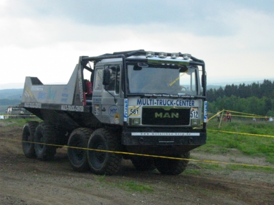 58526