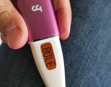 Opravdu diskrétní teploměr a přehledná aplikace mi vše usnadňují