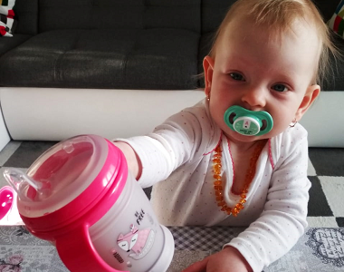 Náhledový obrázek pro článek Maminka Hana testuje nevylévací hrníček LOVI Indian Summer