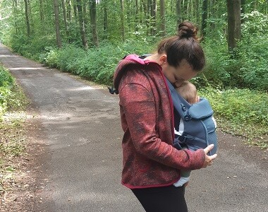 S nosítkem Ergobaby může Ládík prozkoumávat okolí s námi