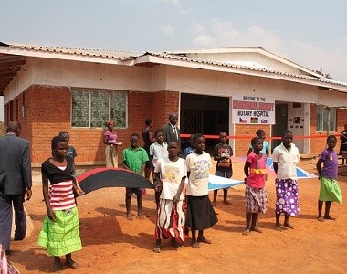 Doc. Maďar vyráží se svou humanitární organizací opět do Malawi.