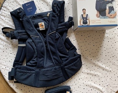 Na Ergobaby Omni Breeze mě uchvátil design i funkčnost