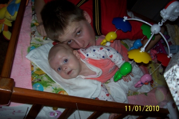 maminka nás nachytala -bráška přišel ze školy a moooc jsem mu chyběla :-)))