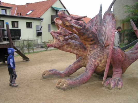156690