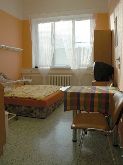 Středomoravská nemocniční a.s., odštěpný závod Nemocnice PřerovNadstandardní pokojNadstandardní pokoj má letiště, koutek pro novorozence.