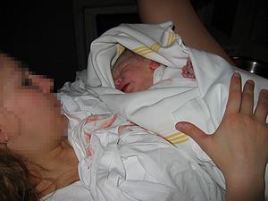 Fakultní nemocnice Brno, pracoviště Obilní trhPřiložení miminka k mamince po porodu
