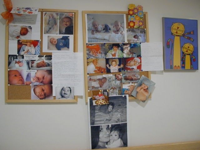 I. LF UK a Fakultní nemocnice Na BulovceNástěnka fotografií a poděkování zde narozených miminek