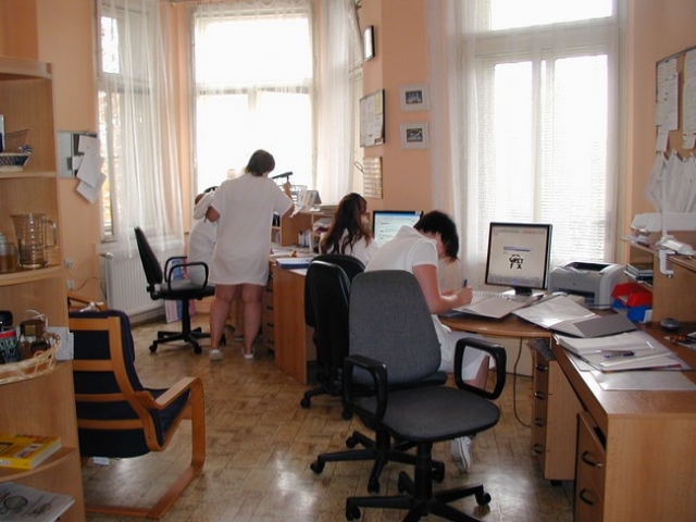 Ústav pro péči o matku a dítěSesterna