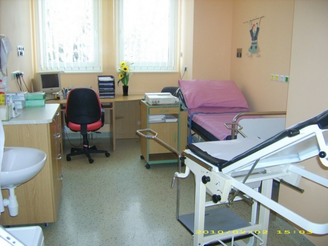 Masarykova městská nemocnice JilemniceVyšetřovnaPo příchodu do porodnice je maminka vyšetřena a je pořízen záznam CTG