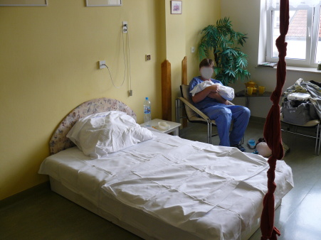 Nemocnice Havlíčkův Brod, p.o.Porodní sál – spokojený tatínekNa oddělení je plně k dispozici pět moderně vybavených porodních sálů. Pro ukázku jsou představeny čtyři.