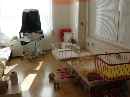 Nemocnice Havlíčkův Brod, p.o.Intermediární oddělení – fototerapieUkázka prosluněného pokoje, určeného pro maminky s miminkem na oddělení intermediární péče.