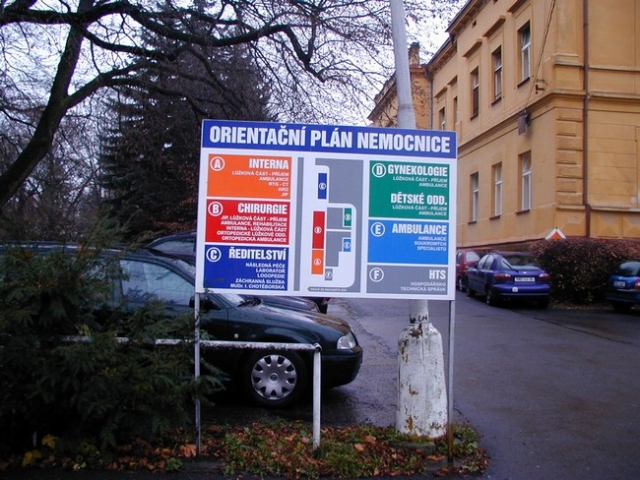 Nemocnice SlanýOrientační tabuleAreál nemocnice Slaný tvoří několik od sebe poměrně vzdálených budov.
