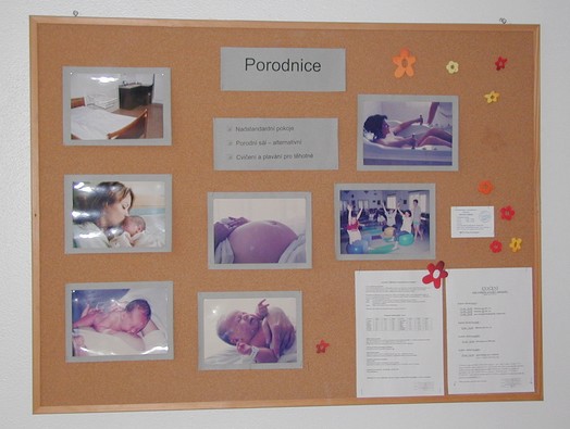 Nemocnice Kladno, a.s.NástěnkaPůjdete-li pěšky po schodech, na každém mezipatře si můžete prohlédnout malou prezentaci oddělení, ke kterému přicházíte