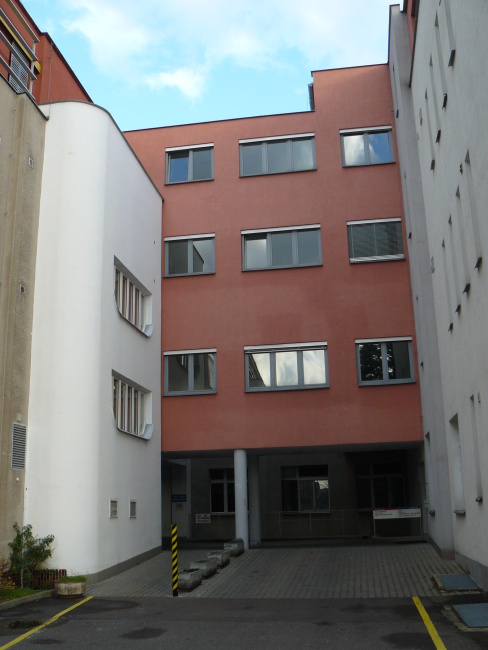 Orlickoústecká nemocnice, a.s. - Gynekologické a porodnické odděleníPavilon A – porodnické odděleníPorodnické oddělení se nachází v pavilonu A, na fotografii je spojovací trakt.