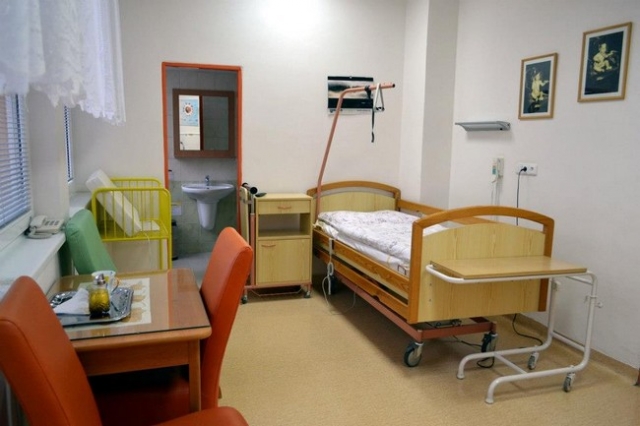 Nemocnice s poliklinikou Havířov, p.o.Nadstandardní pokojNadstandardní pokoj má samostatné WC a sprchový kout, vlastní TV a koutek pro ošetření a očistu miminka.