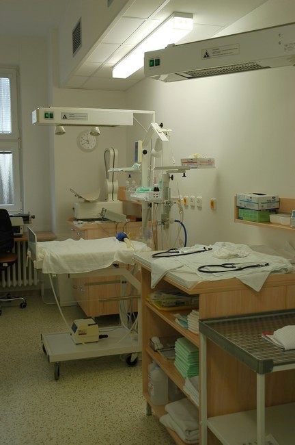 Nemocnice Šternberk, Středomoravská nemocniční a.s. Člen skupiny AGELReanimační pokoj pro novorozenceDo reanimačního pokoje se dostanou miminka, která potřebují zvýšenou péči po porodu.