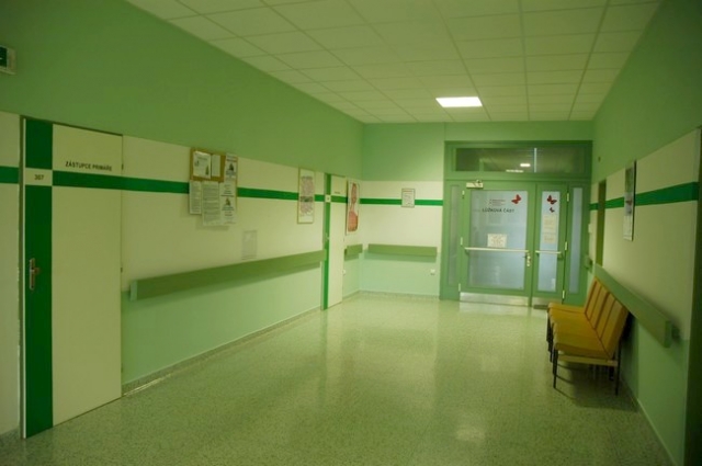 Středomoravská nemocniční a.s., odštěpný závod Nemocnice PřerovChodba gynekologicko - porodnického oddělení v 2. patře