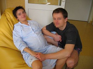 Fakultní nemocnice Brno, pracoviště Obilní trhOdpočinek na porodnickém vaku za asistence tatínka